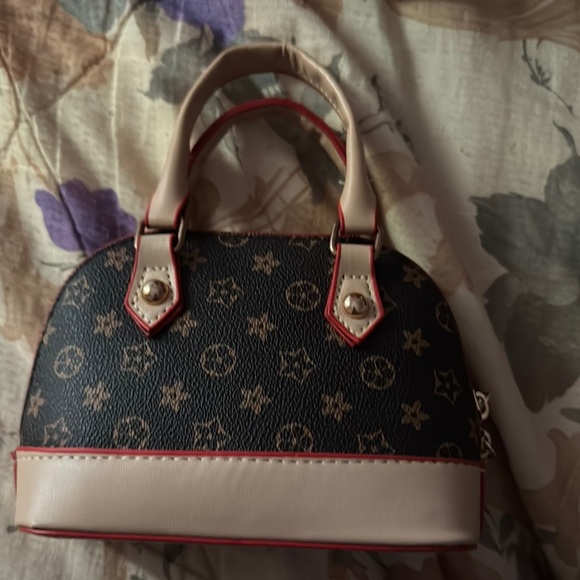 Stylish Black and Tan Designer Handbag - Picture 2 of 6